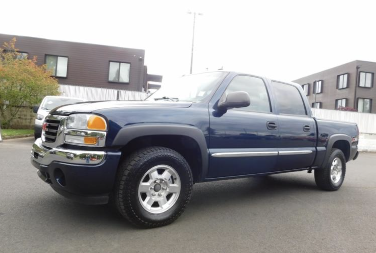 2005 GMC Sierra 1500 Crew Cab SLT Pickup 4D 5 3/4 Ft